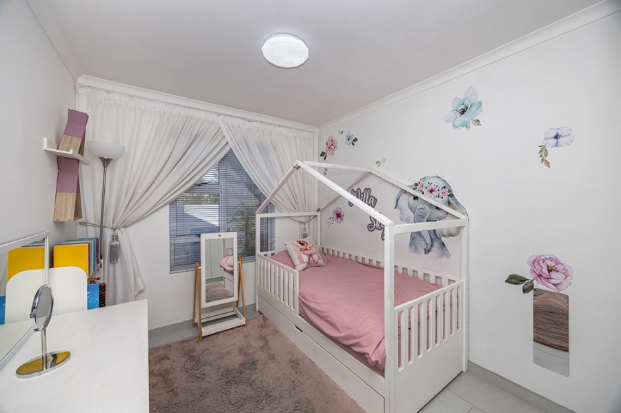 3 Bedroom Property for Sale in Sunningdale Western Cape